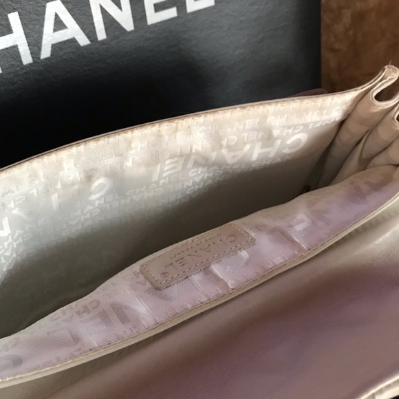 CHANEL Cream Quilted Flap Crossbody Handbag WOC - Picture 13 of 14